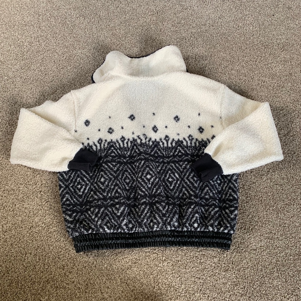 CALIA by Carrie Underwood Black and White Sweater - Picture 8 of 8